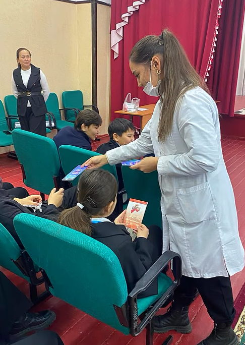 Жетісу облысы, Қаратал ауданы, Жаңаталап орта мектебі, Алдын алу​ шаралары: Дүниежүзілік СПИД-ке қарсы күрес күніне орай «Өмірге салауатты қадам» тақырыбында мектеп медбикелері